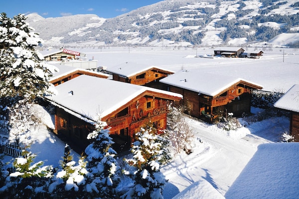 Ruim 8-persoons chalet in Fügen, Zillertal – vlakbij de Spieljochbahn - thumbnail 3