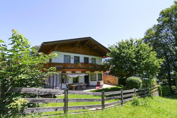 Ruim vakantiehuis in Fügenberg met terras, tuin en uitzicht op 5 km van het meer - thumbnail 1