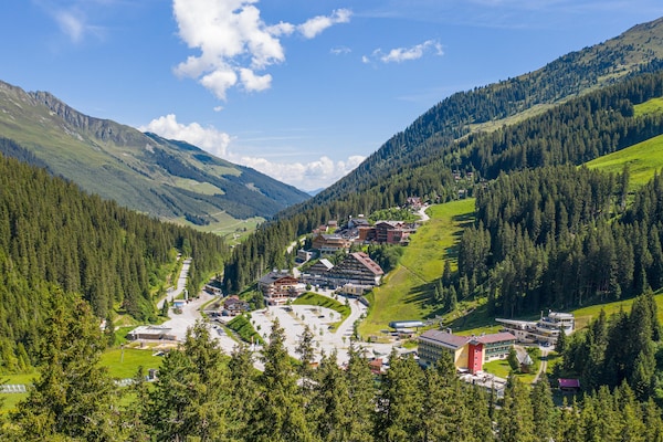 Direct aan de piste: authentiek Tirools appartement voor 4 in Hochfügen - thumbnail 6