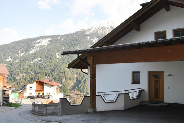 Zonnig appartement voor 4 personen in Kappl, regio Silvretta - thumbnail 4