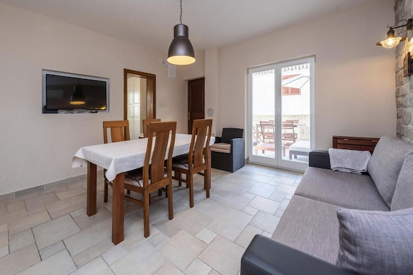 6-persoons vakantiehuis aan zee in Petrcane - thumbnail 5
