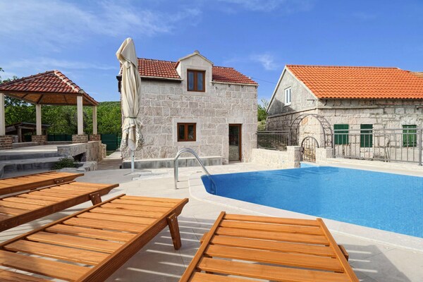 Authentiek stenen huis met privézwembad bij Makarska – Villa Mons - thumbnail 1