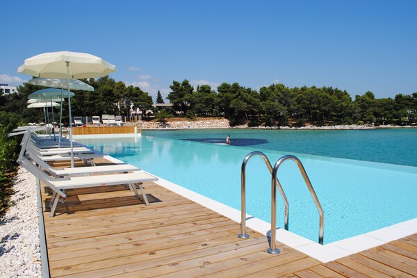 Luxe appartement aan zee in autovrij resort Crvena Luka, Biograd - thumbnail 3