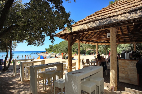 Luxe appartement aan zee in autovrij resort Crvena Luka, Biograd - thumbnail 4