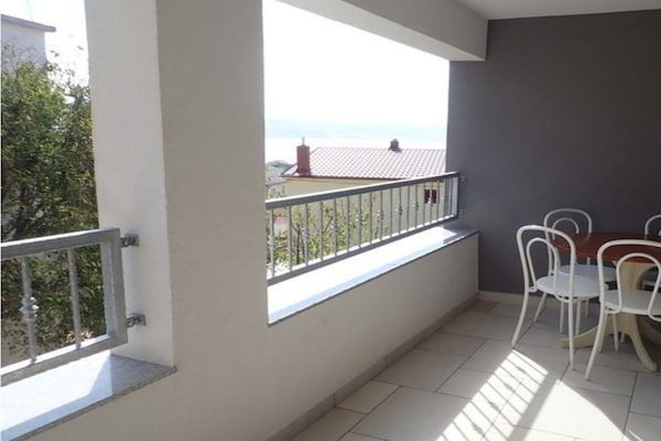 Comfortabel appartement met zeezicht in Starigrad Paklenica - thumbnail 2