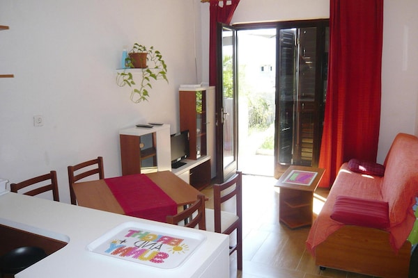 Aan zee gelegen bungalow in Starigrad Paklenica voor 5 personen - thumbnail 2