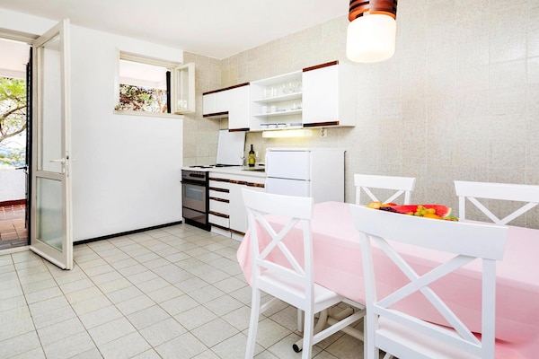 Vintage appartement op resort aan zee in Jelsa, Hvar – 4 personen - thumbnail 3