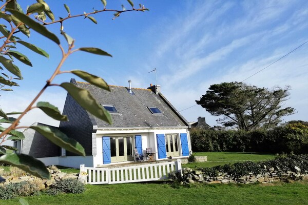 Vrijstaand vakantiehuis in Plozévet met zeezicht op 400 meter van strand - thumbnail 1