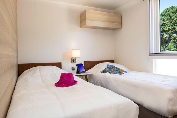 Ruime stacaravan voor 6 personen met airco op 700m van het strand - thumbnail 5