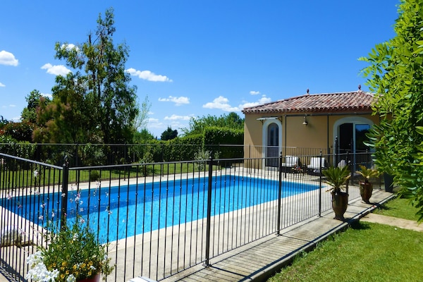 Smaakvol vakantiehuis met zwembad in L'Isle-sur-la-Sorgue - thumbnail 1