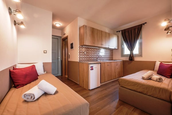 Op 300 m van het strand: Modern appartement in Gerakini - thumbnail 4