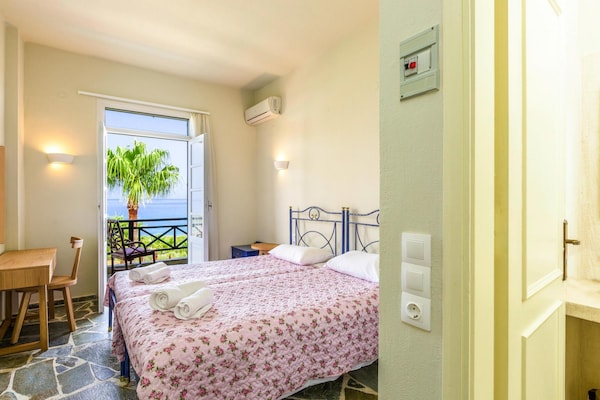 Villa Pyrgos: Ruim vakantiehuis met privézwembad op 200m van het strand - thumbnail 5
