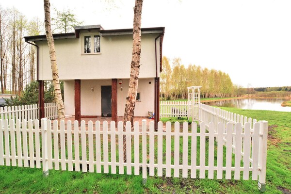 Vrijstaand vakantiehuis aan visrijke vijver bij Kołobrzeg voor 6 personen - thumbnail 1