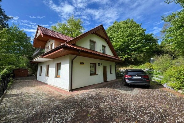 Ruim vakantiehuis voor 8 personen, 150m van het meer in Kretowiny - thumbnail 1