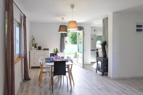 Comfortabel vakantiehuis met open haard, omheinde tuin en fietsen nabij zee - thumbnail 4