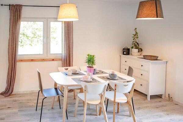 Comfortabel vakantiehuis met open haard, omheinde tuin en fietsen nabij zee - thumbnail 5
