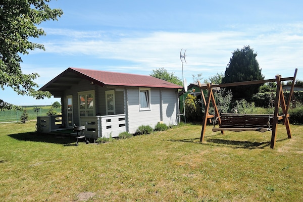 Knusse bungalow voor 4 op omheind perceel, 2 km van strand en meer - thumbnail 1