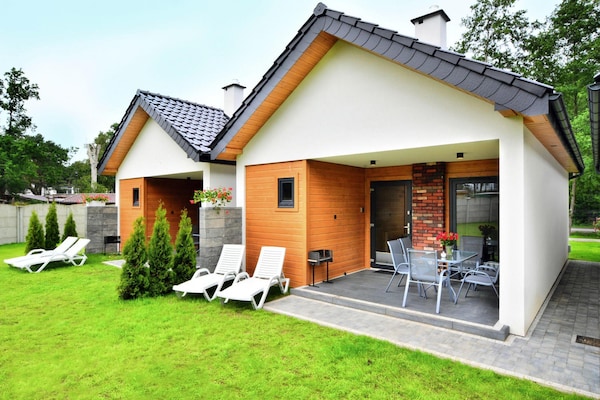 Comfortabel vakantiehuis voor 6 op kindvriendelijk park bij zee in Jarosławiec - thumbnail 1