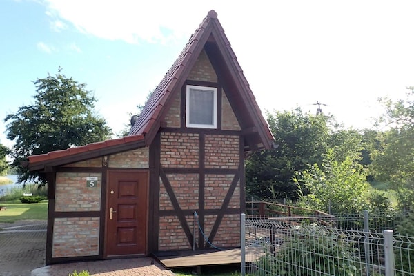 Knus vakantiehuis aan het meer in Kolczewo, vlakbij de Oostzee - thumbnail 1