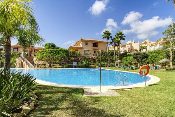 Ruim vakantiehuis aan de golfbaan in Mijas Costa voor 6 personen - thumbnail 1