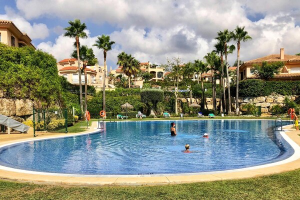 Ruim vakantiehuis aan de golfbaan in Mijas Costa voor 6 personen - thumbnail 2