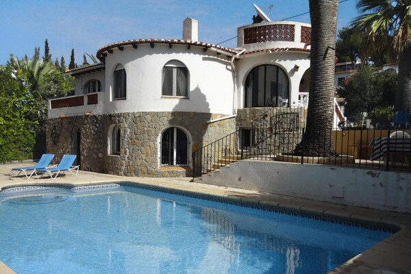 Casa Amazonia: Vrijstaande villa met privézwembad op 200m van zee in Benissa - thumbnail 1