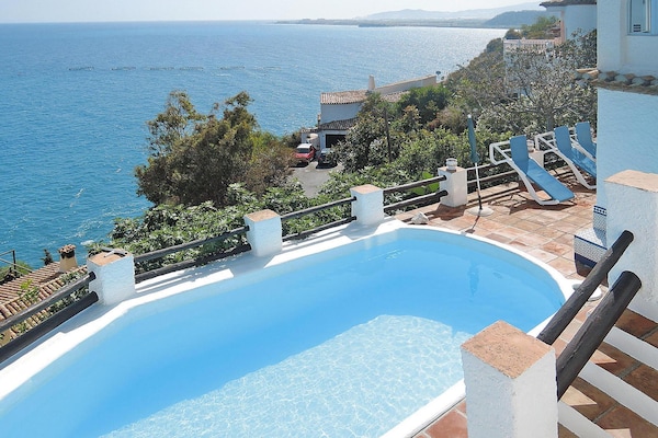 Vrijstaande villa met privézwembad en panoramisch zeezicht op 200m van het strand - thumbnail 2