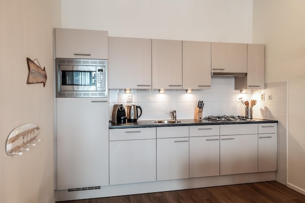 Luxe appartement met havenzicht in Scheveningen, 900m van het strand - thumbnail 4