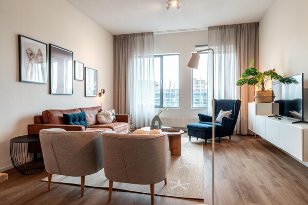 Luxe appartement met havenzicht in Scheveningen, 900m van het strand - thumbnail 1