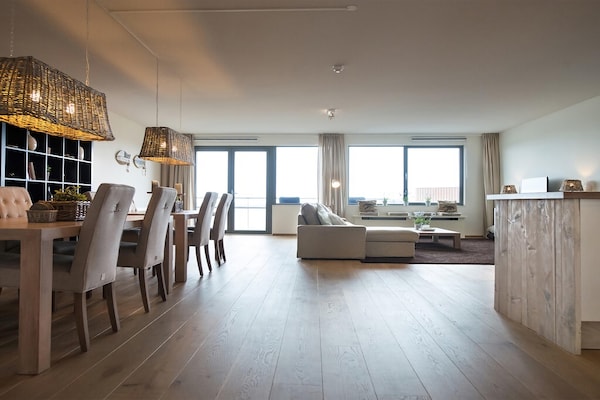Luxe appartement 153m² met zeezicht in Scheveningen Harbour - thumbnail 1