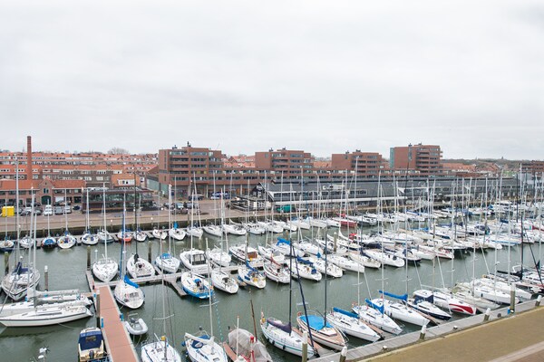 Luxe penthouse met havenzicht in Scheveningen, 850m van strand - thumbnail 1