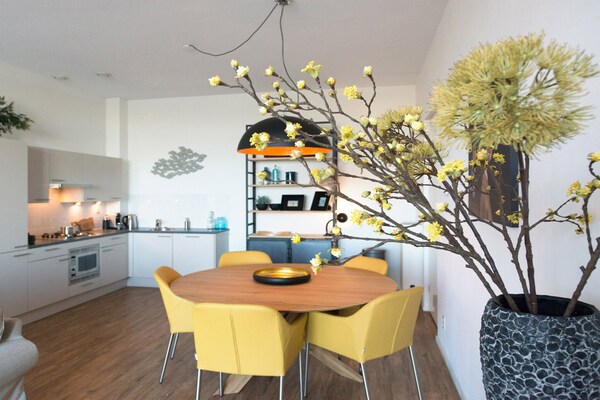 Op 850 m van het strand: ruim appartement in Den Haag - thumbnail 2