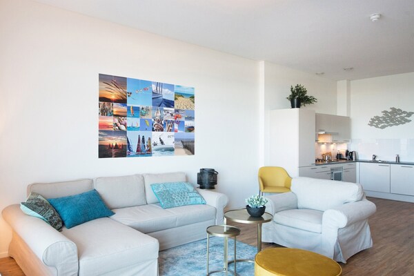 Op 850 m van het strand: ruim appartement in Den Haag - thumbnail 1