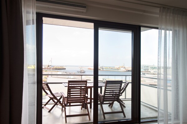 Luxe zeezichtappartement 153m² met twee balkons aan Scheveningse haven - thumbnail 3