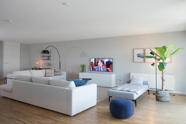 Luxe appartement 153m² met zee- en havenzicht in Scheveningen - thumbnail 1
