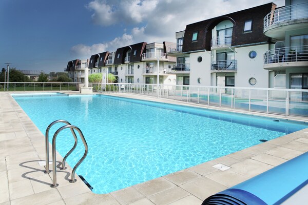 Sunrise Bredene: knus appartement voor 2 bij zee, bos en zwembad - thumbnail 2