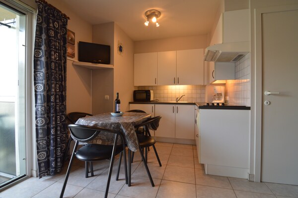 Sunrise Bredene: knus appartement voor 2 bij zee, bos en zwembad - thumbnail 4
