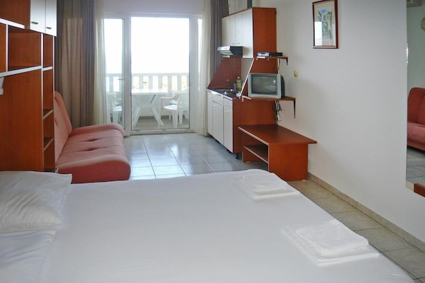 Knus appartement op vakantiepark nabij zee in Omis voor 3 personen - thumbnail 5