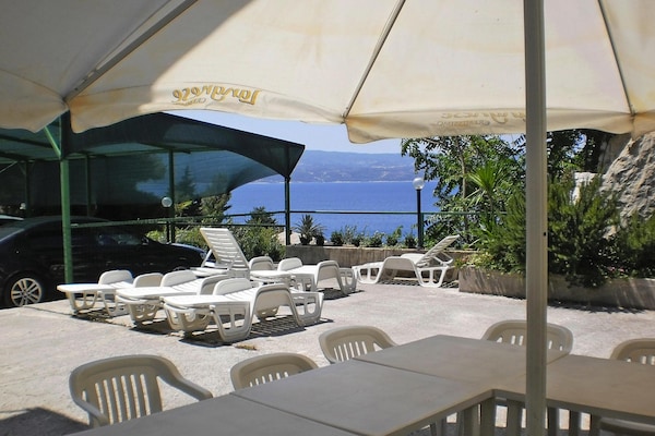 Knus appartement op vakantiepark nabij zee in Omis voor 3 personen - thumbnail 3