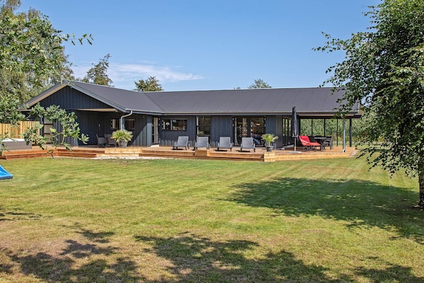 Op 600 m van zee: Modern vakantiehuis in Væggerløse met whirlpool - thumbnail 1