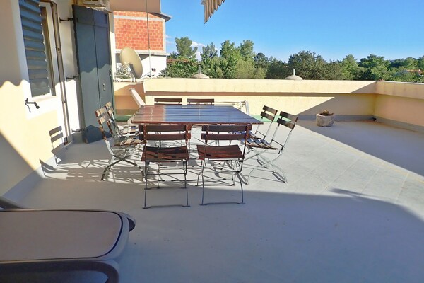 Op 300 m van zee: ruim appartement in centrum Starigrad Paklenica - thumbnail 4