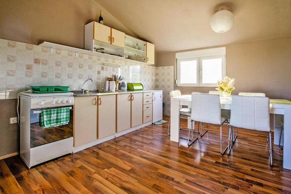 Op 400 m van zee: Modern appartement in Starigrad Paklenica - thumbnail 4