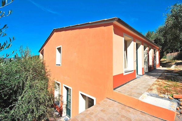 5-persoons appartement in Imperia met zwembad en kustzicht - thumbnail 2