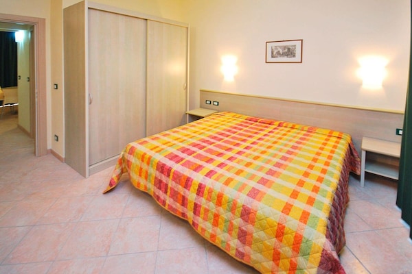 5-persoons appartement in Imperia met zwembad en kustzicht - thumbnail 6