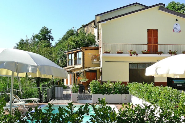 Authentiek appartement in Monti Sibillini met zwembad en panoramisch uitzicht - thumbnail 2
