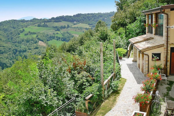 Authentiek appartement in Monti Sibillini met zwembad en panoramisch uitzicht - thumbnail 3