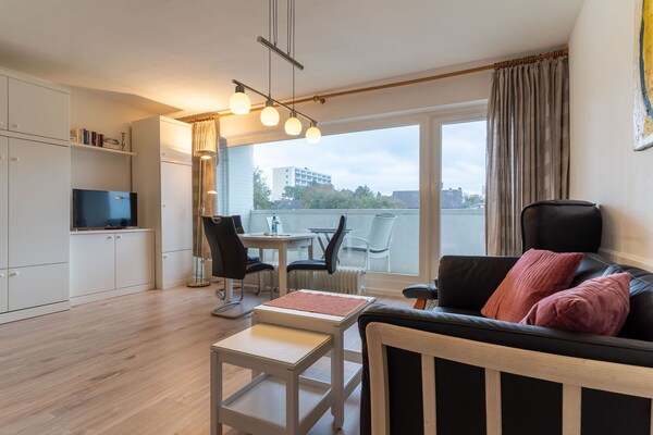 Licht appartement met balkon aan de golfbaan in St. Peter-Bad - thumbnail 1