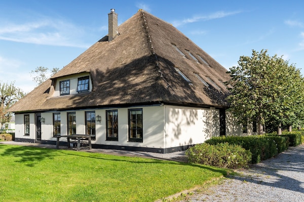 De Pauwenhof: Ruim vakantiehuis voor 20 personen in Heiloo, dicht bij zee - thumbnail 1