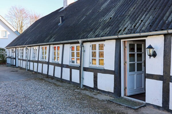 10-persoons vakantiehuis in Hadsund met whirlpool en sauna - thumbnail 4