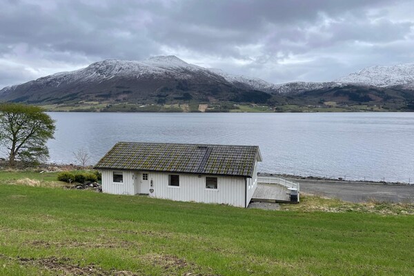 Panoramisch fjordhuis aan de Kvernesfjorden met bootverhuur in Averøy - thumbnail 5